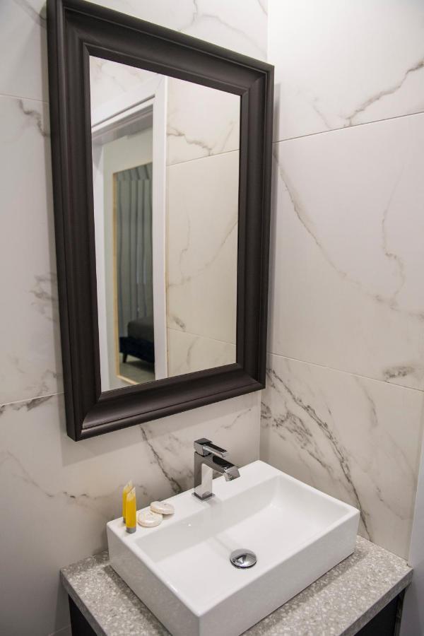 Skin Suites-Luxury Living 尼科西亚 外观 照片